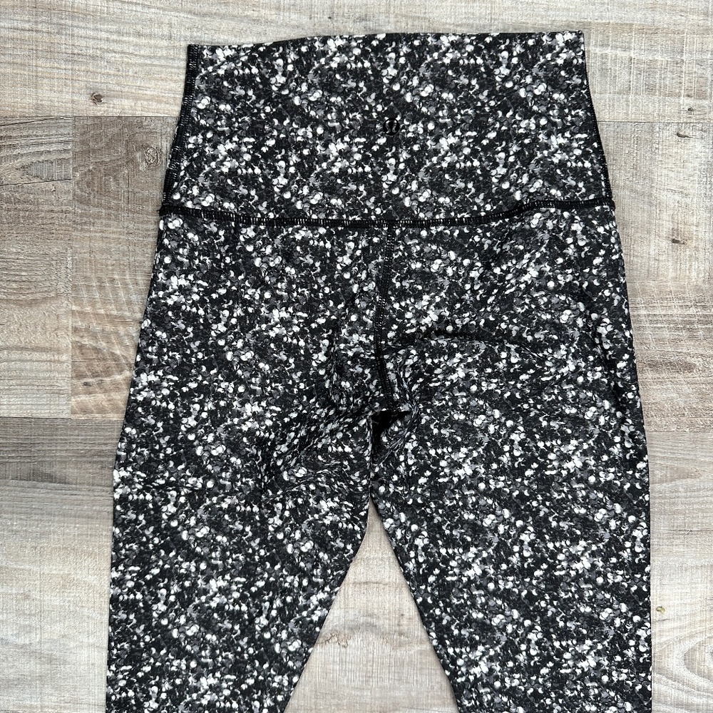 lululemon athletica Black and White Patterned Leggings - Picture 7 of 8